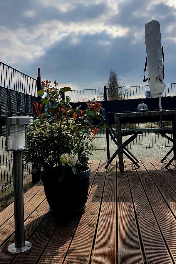 Zwei Schicke Mit Parkplatz * Köln